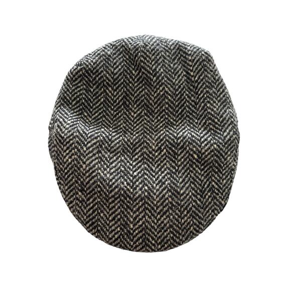 Hanna Hats Mens Gray Black Her­ring­bone Tweed Clas­sic Flat Newsboy Cap Size M - Picture 1 of 9